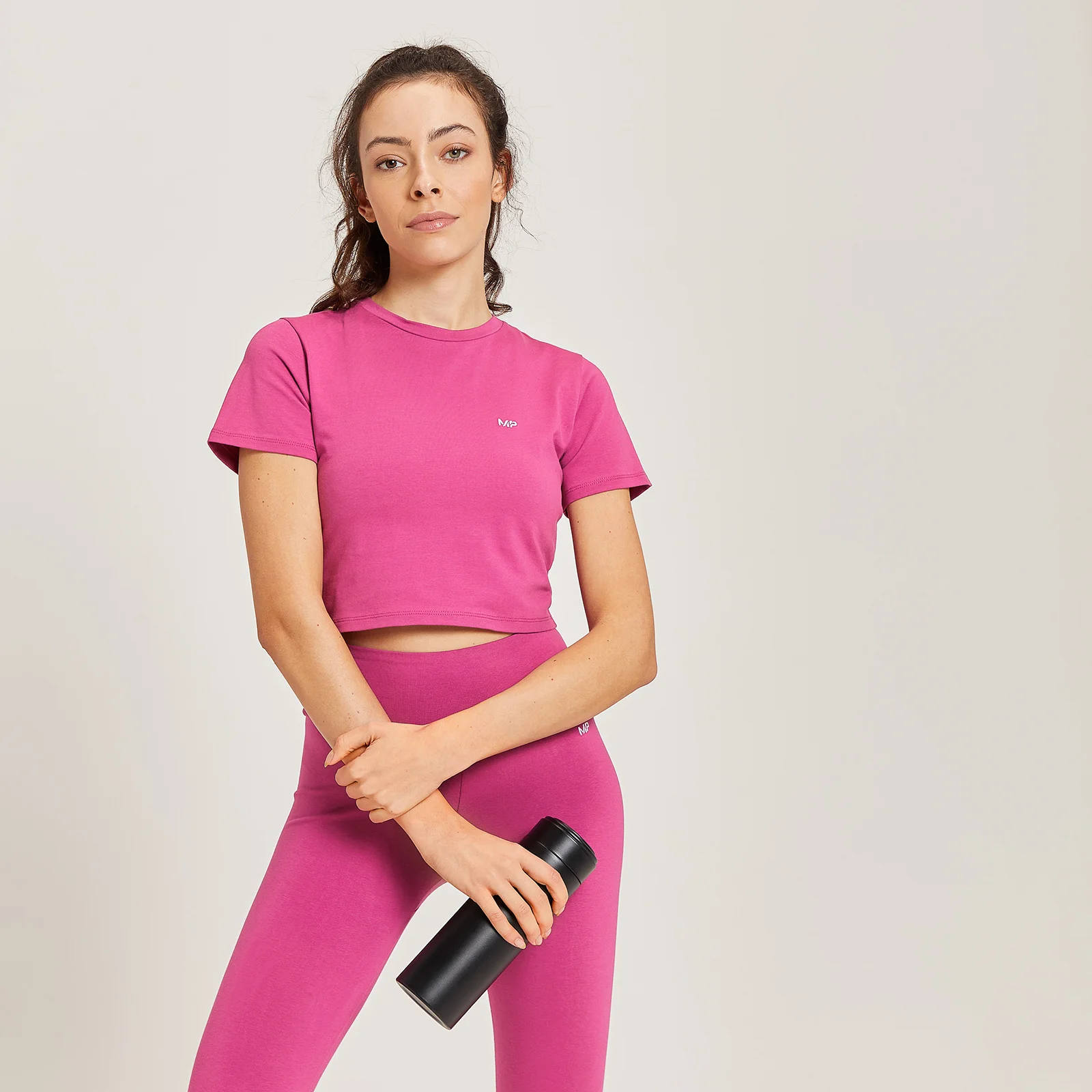 Дамска къса тениска с кройка по тялото Essential Body Fit на MP - червена - XXS Изображение 1